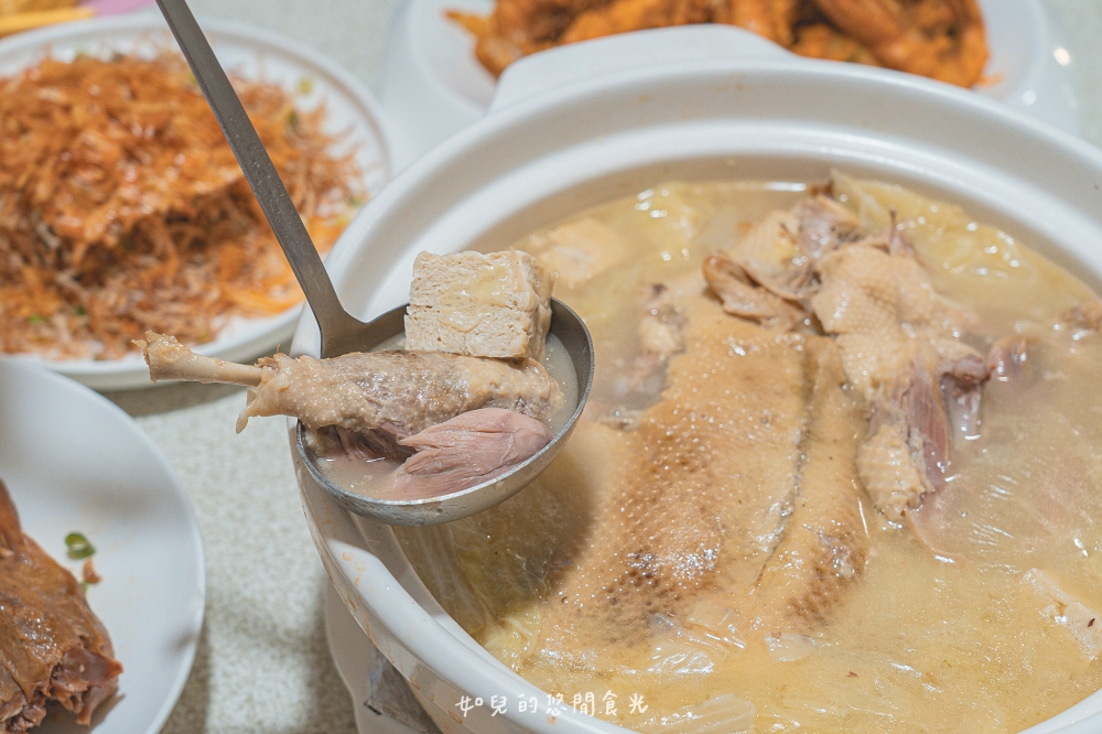 花現鳥巢餐廳｜大甲超人氣台菜私房料理，超澎湃手路菜價格實惠｜必點招牌砂鍋神仙鴨/聽海甜點｜台中大甲婚宴會館/合菜聚餐美食推薦