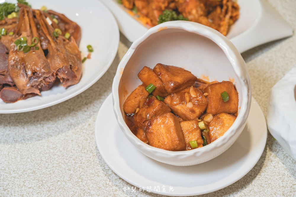 花現鳥巢餐廳｜大甲超人氣台菜私房料理，超澎湃手路菜價格實惠｜必點招牌砂鍋神仙鴨/聽海甜點｜台中大甲婚宴會館/合菜聚餐美食推薦