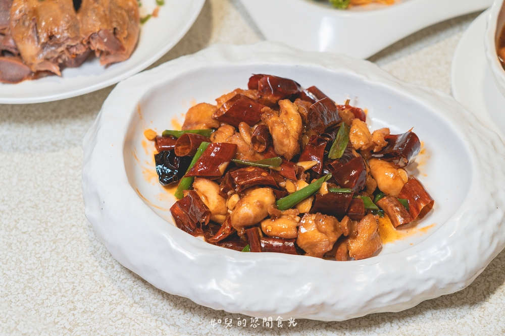 花現鳥巢餐廳｜大甲超人氣台菜私房料理，超澎湃手路菜價格實惠｜必點招牌砂鍋神仙鴨/聽海甜點｜台中大甲婚宴會館/合菜聚餐美食推薦