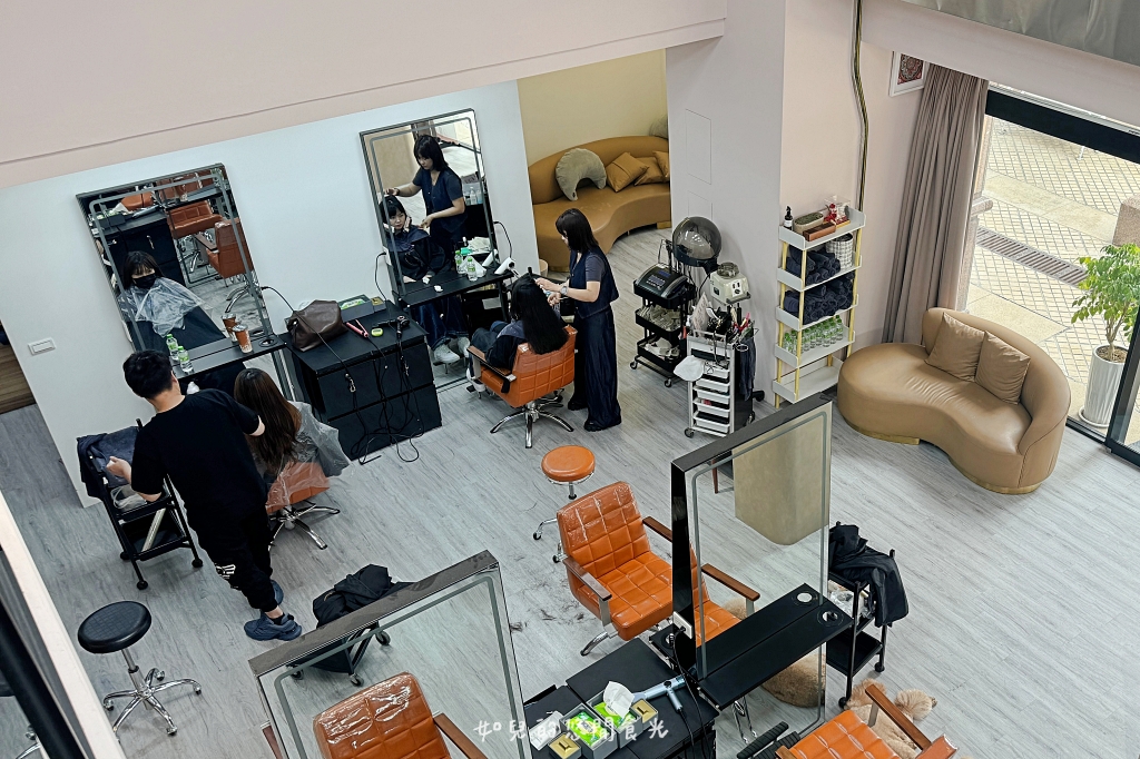 VS hair｜輕鬆打造自然蓬度，與分線說掰掰，專業髮根燙/質感染髮找Vicky寵物友善髮廊｜西屯剪燙護髮/台中美髮推薦